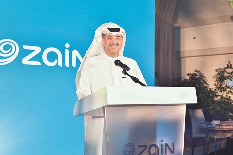 الرئيس التنفيذي للعلاقات والشؤون المؤسسية في زين وليد الخشتي متحدثا