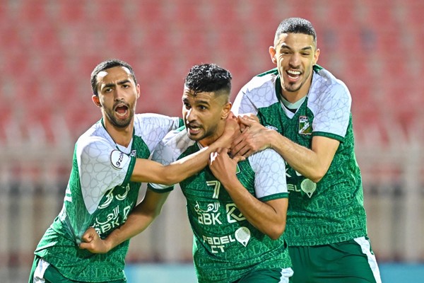 حقق فوزاً صعباً على "الأبيض" العربي "يشعلها "
