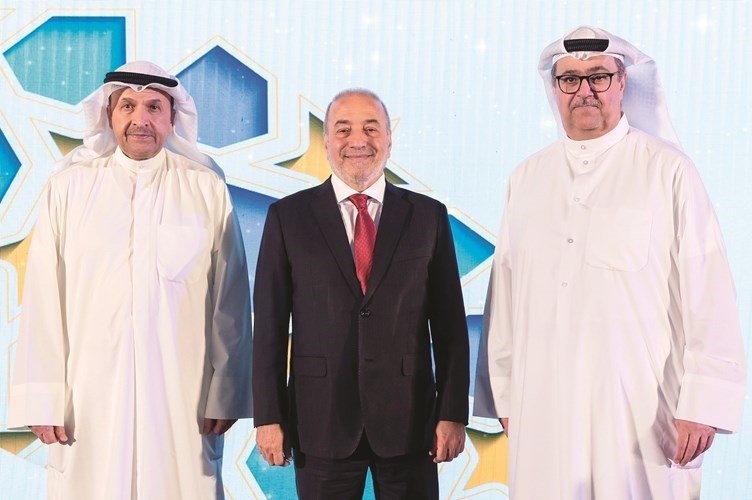 جورج ريشاني متوسطا عبدالله السميط ولؤي مقامس