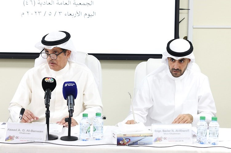 أسعد البنوان وبدر الخرافي خلال عمومية الشركة