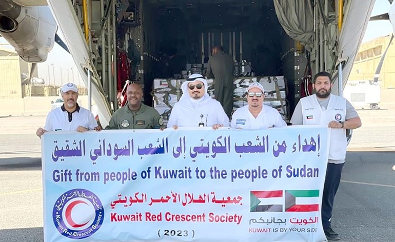 إقلاع الطائرة الثالثة من الجسر الجوي الكويتي لإغاثة السودان