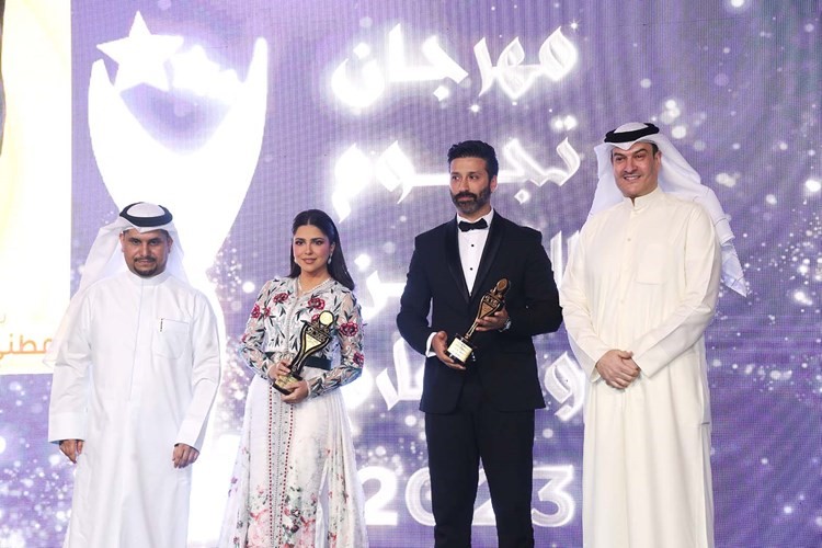 حصة وعبدالله وتكريم عطني اللينك كافضل برنامج مسابقات في مهرجان الفن والاعلام