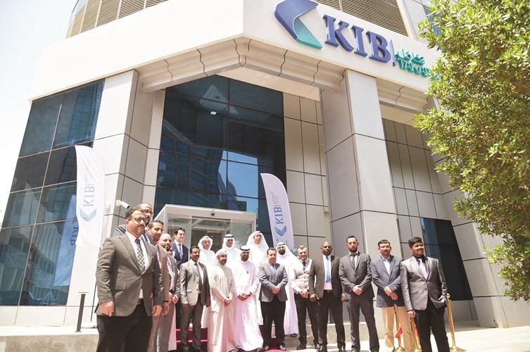 أعضاء مجلس الإدارة خلال افتتاح فرع KIB Takaful الرئيسي