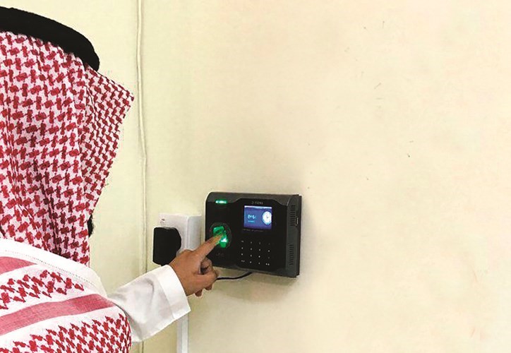رفض تربوي لـ «بصمة المدارس»:  لا تراعي طبيعة عمل المعلمين وستؤثر سلباً على العملية التعليمية