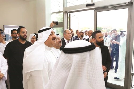 العوضي خلال جولة في المركز