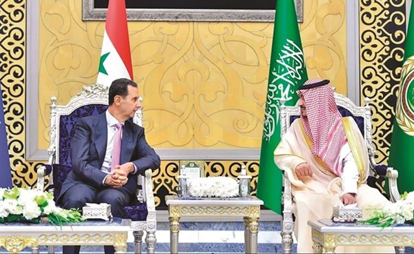  الرئيس السوري بشار الأسد لدى وصوله إلى جدة وفي استقباله نائب أمير منطقة مكة الأمير بدر بن سلطان                        (واس)