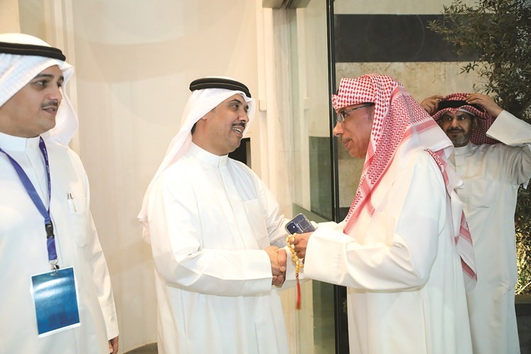 العرو يستقبل الحضور في مقره الانتخابي