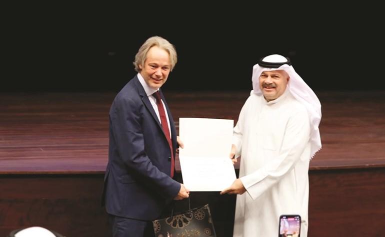 تكريم جميع المساهمين في تطوير العملية التعليمية للغة الفرنسية