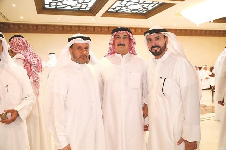 فالح العازمي مرحبا بالحاضرين إلى ديوان العائلة