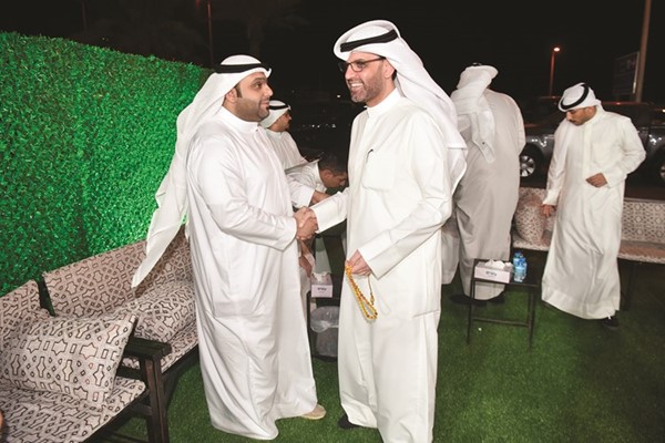 مرشح الدائرة الأولى أسامة الزيد مع أحد الحضور