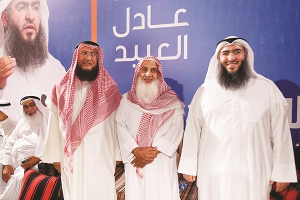 حمد العبيد وأحد أبناء الدائرة الثالثة