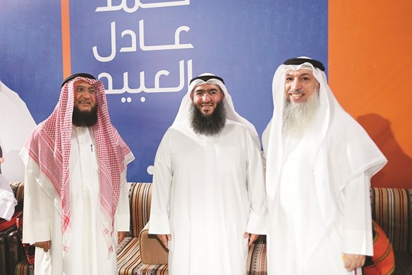 حمد العبيد ووالده عادل العبيد واحد الحضور