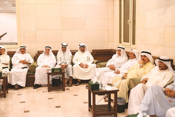 جانب من الحضور في المقر الانتخابي لمرشح الدائرة الأولى النائب السابق صالح عاشور