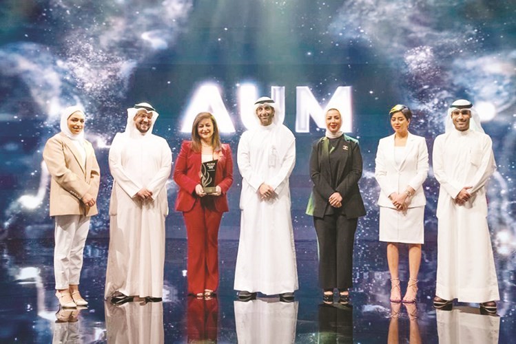 أفراح الأربش وفريق الموارد البشرية في البنك الأهلي الكويتي