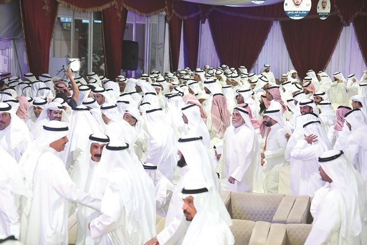 المقر الانتخابي للنائب السابق ومرشح الدائرة الأولى مخلد العازمي غص بالحضور
