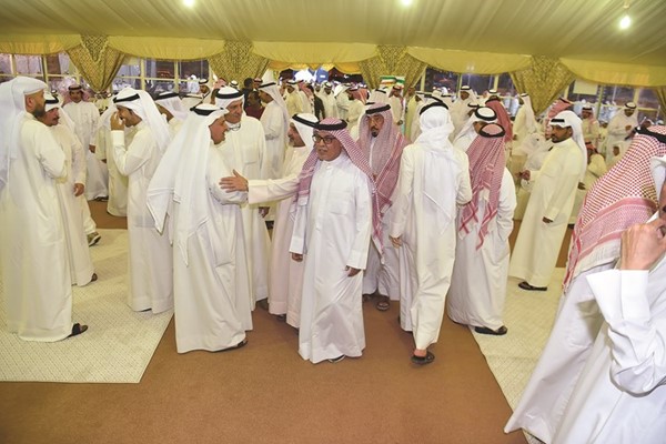 جمع غفير من الناخبين في مقر العتيبي