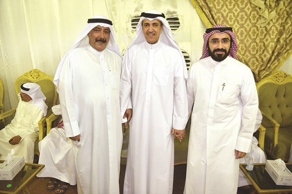 العتيبي متوسطا بعض الناخبين