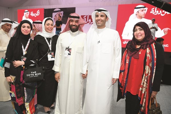مرشح الدائرة الثانية عبدالوهاب العيسى متوسطا عددا من الحضور