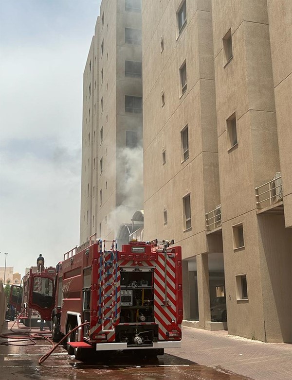 فرق الإطفاء سيطرت على حريق عمارة في منطقة الفنطاس