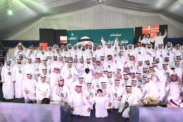 مرشح الدائرة الرابعة متعب الرثعان متوسطا مؤيديه ومحبيه