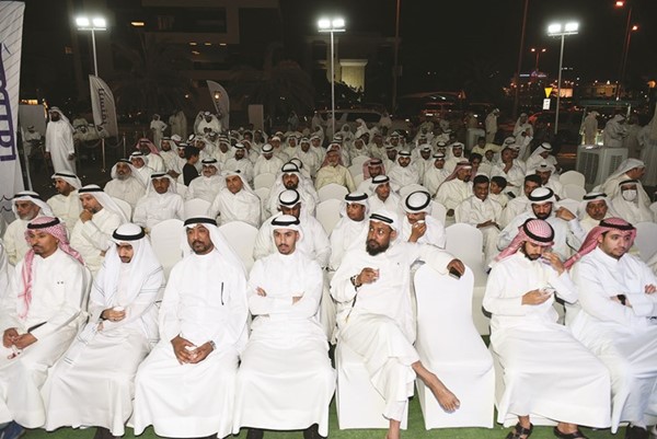 حشد من الناخبين في مقر المطر