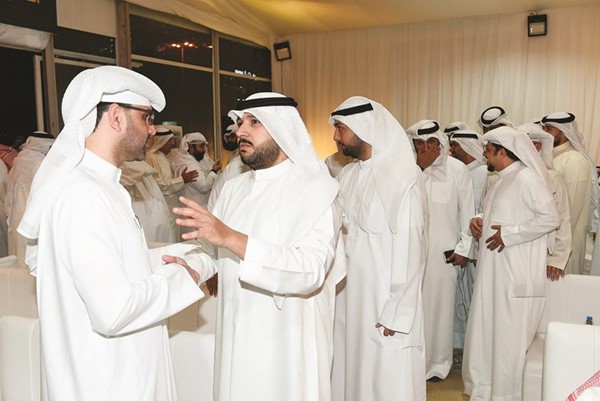 أسامة الزيد مستقبلا الناخبين