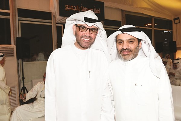 أسامة الزيد مع احد أبناء الدائرة
