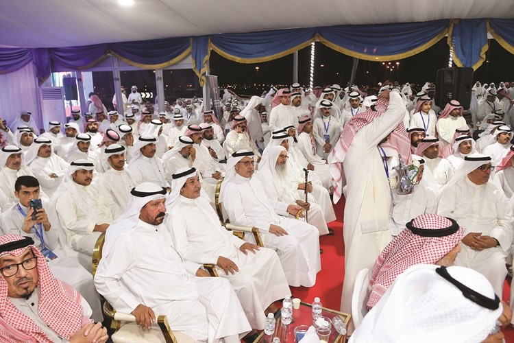 جانب من الحضور الكبير في المقر الانتخابي للمرشح ثامر السويط