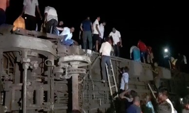 207 قتلى على الأقل جراء حادث قطارات في الهند