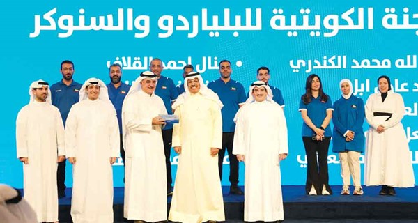 سمو رئيس مجلس الوزراء الشيخ أحمد نواف الأحمد الصباح خلال تكريم اتحاد البلياردو والسنوكر بحضور الوزير عبدالرحمن المطيري ويوسف البيدان والشيخ فهد الناصر