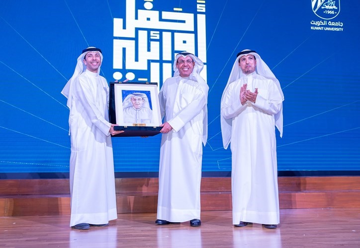 إدارة الجامعة تكرم وزير التربية ووزير التعليم العالي د.حمد العدواني