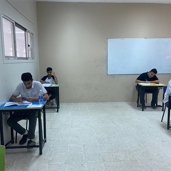طلبة الثانوية العامة دشنوا اختبارات نهاية العام الدراسي