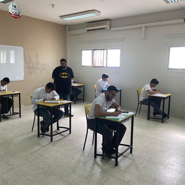 طلبة الثانوية العامة دشنوا اختبارات نهاية العام الدراسي