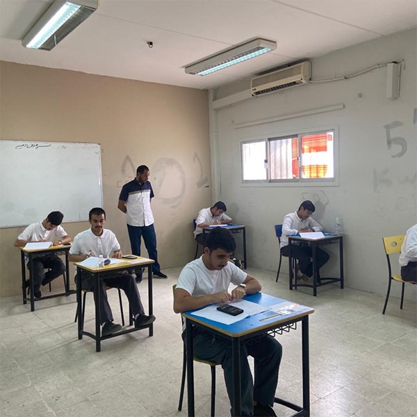 طلبة الثانوية العامة دشنوا اختبارات نهاية العام الدراسي