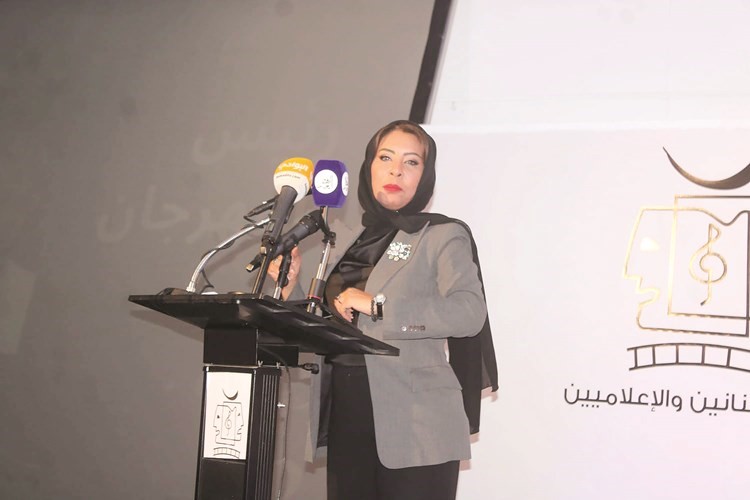 عريفة الحفل منال العمران