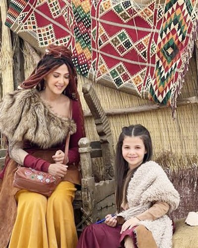 دنيا وابنتها كايلا في مسلسل جت سليمة