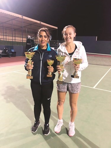  وبعد فوزها في إحدى بطولات الزوجي