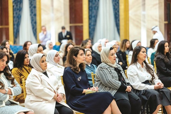 جانب من الحاضرات في الحفل