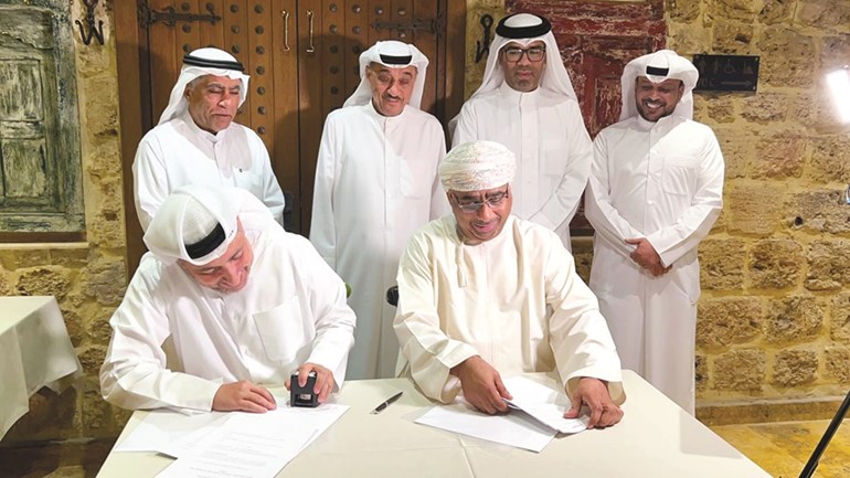 جانب من توقيع الاتفاقية