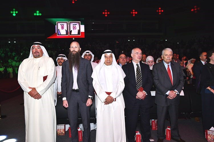 الشريك المؤسس مشعل علي والقائم بأعمال السفارة الأميركية جيمس هولتسنايدر والسفير عبدالله بشارة وعضوا مجلس أمناء الجامعة سامر خناشت ود.جواد بهبهاني