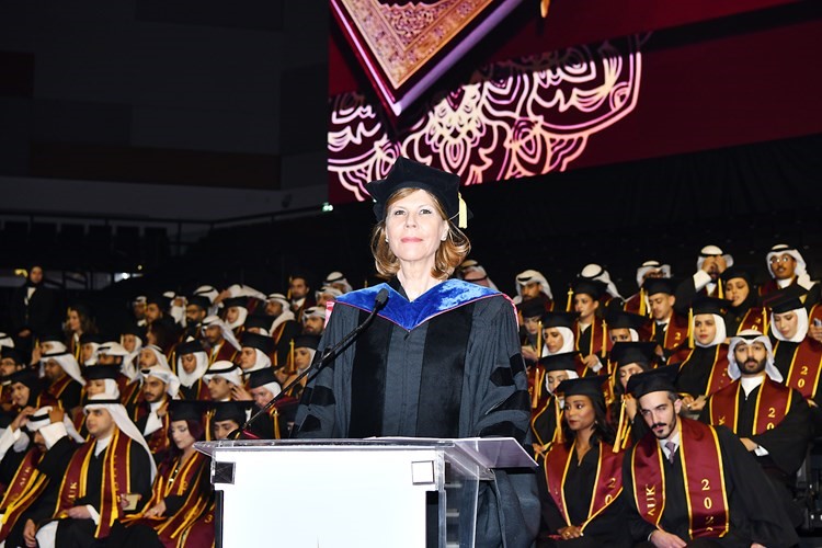 رئيسة الجامعة الأمريكية أ.د.روضة عواد تلقي كلمتها