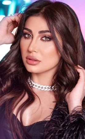 هبة نور: أعيش علاقة حب