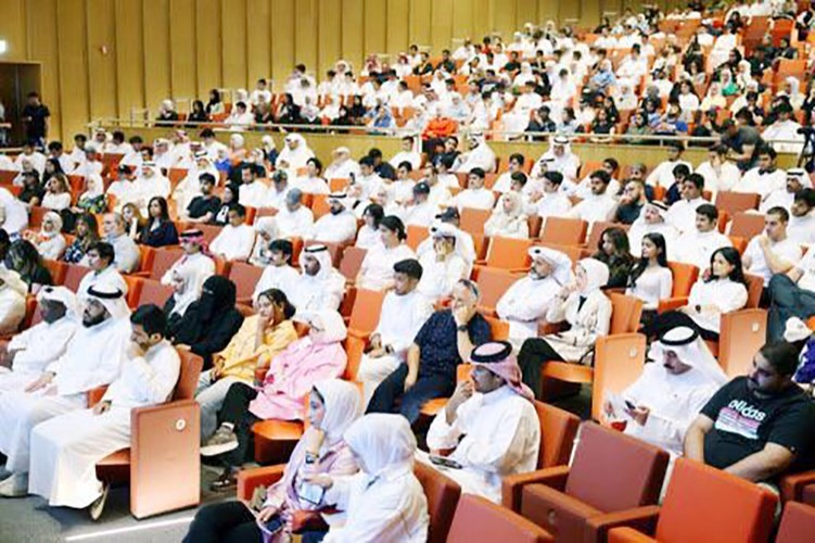 جمع كبير من الطلبة المقبولين في البعثات الخارجية خلال اللقاء التنويري