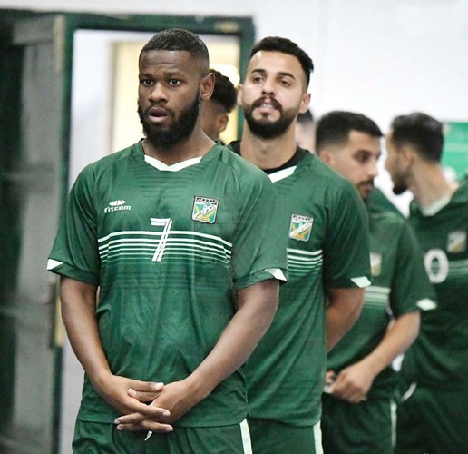 لاعبو العربي قبل بدء التدريبات	(المركز الإعلامي بالعربي)
