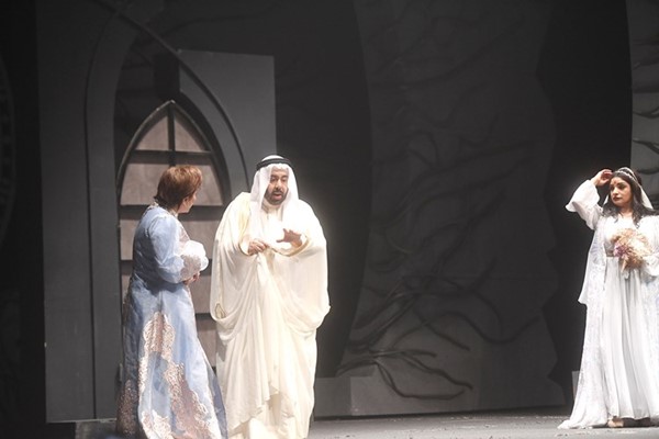 مشهد من مسرحية السحر الأسود
