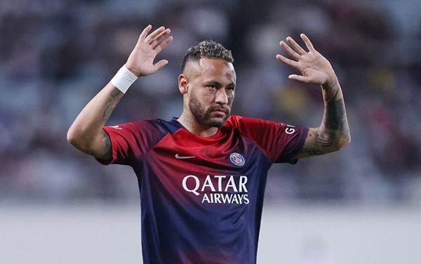 "باريس سان جيرمان" يوافق على انتقال نيمار لـ"الهلال" السعودي