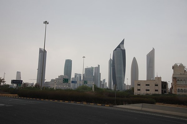 الخبير الفلكي عيسى رمضان: مطر اليوم سببه الرطوبة العالية وتكون السُحب الركامية الرعدية.. وفرصة محدودة لتساقط أمطار متفرقة غداً السبت
