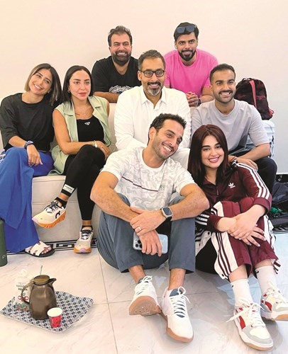 روان مع الكاتب محمد النشمي والمخرج مناف عبدال وعدد من نجوم يس عبدالملك
