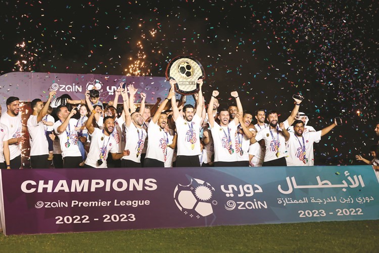 تتويج نادي الكويت بلقب دوري زين للعام الماضي
