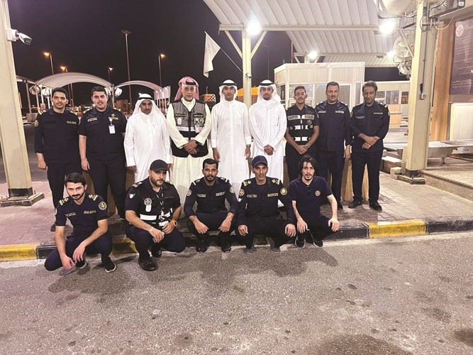 الشرهان يتوسط موظفي منفذ العبدلي